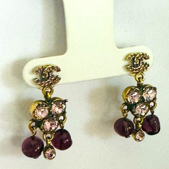 2004 CHANEL Gripoix Fall/Winter Dangle Pink Crystal Amethyst Bead Earrings - Picture 4 of 10